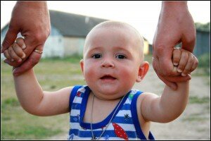 Ребенок ходит