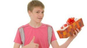 что подарить подростку
